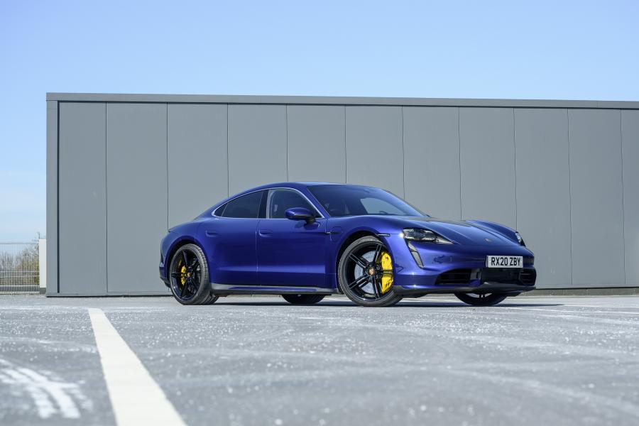  Porsche Taycan Turbo 2020 года  (UK) (фото 5 из 40)
